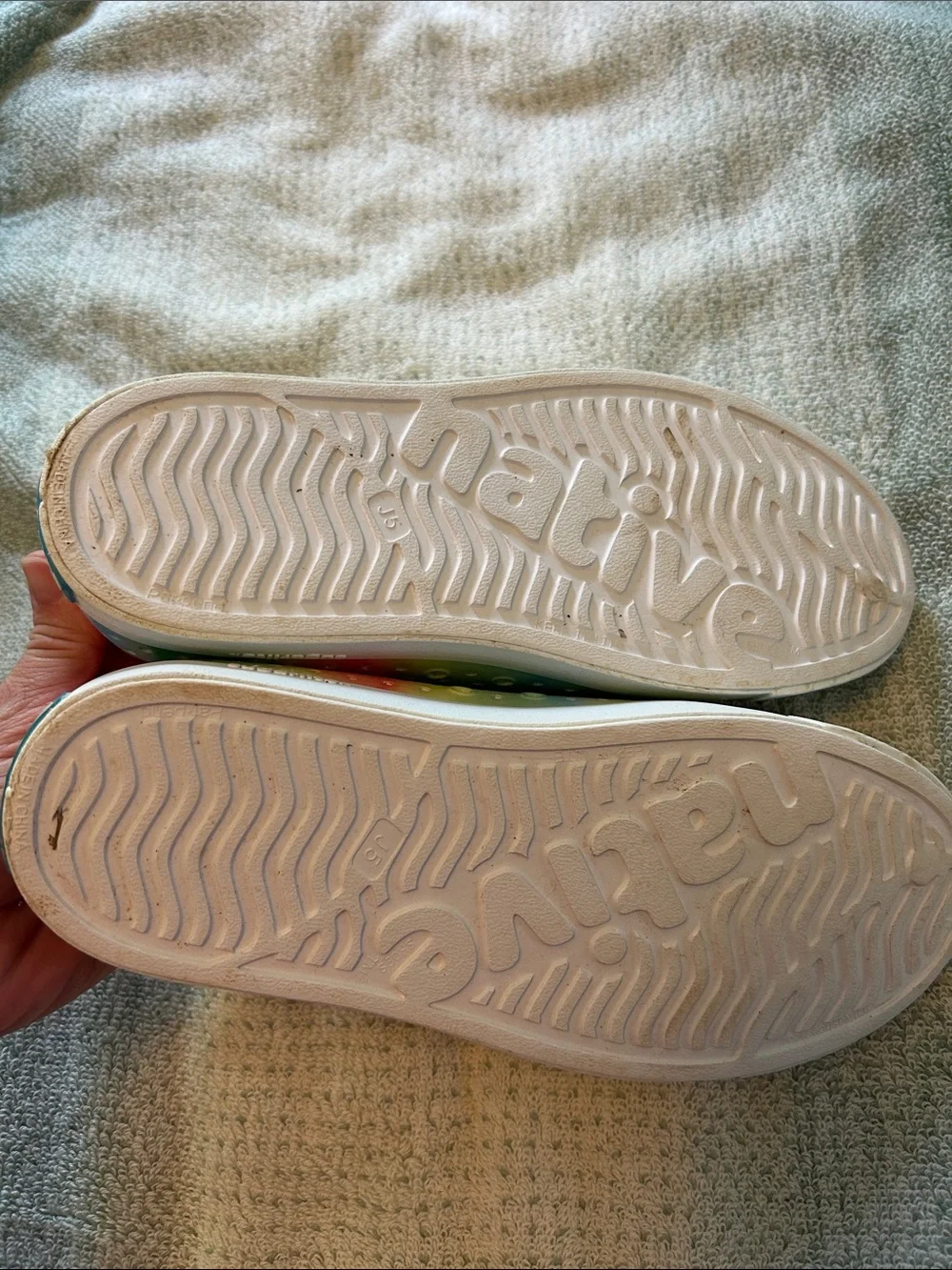 Native Kids Rainbow Tie-Dye Slip-On Water Shoes - White Trim Sz Youth 5